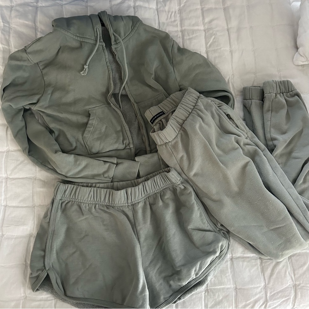 BRANDY MELVILLE SWEATSUIT